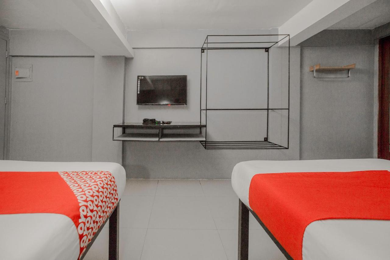 Super Oyo 134 The Bedstation Hotel Mandaluyong Exterior photo